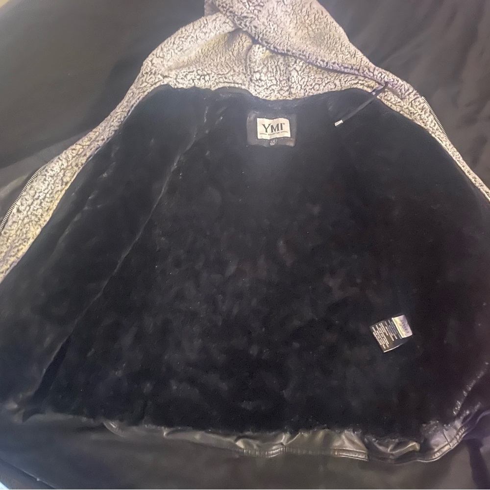 Very comfy and warm jacket. There is a tiny rip on the shoulder. XL